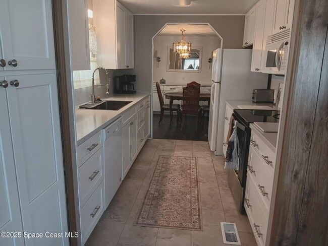 Photo - 621 Hyacinth Cir