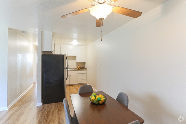 3BR, 1BA - 943 SF
