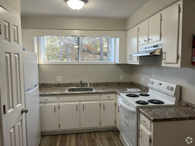 Building Photo - 2 Bedroom 2 Bath Coming Soon Unit 12 Rental