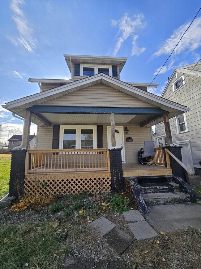 Building Photo - 2108 3rd St SE