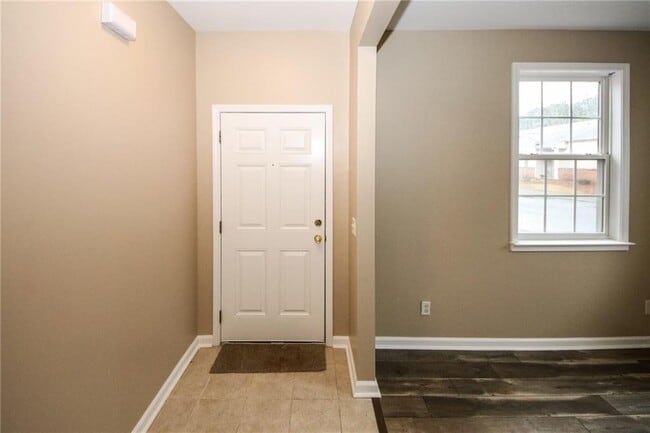 Photo - 170 Windcroft Ln NW