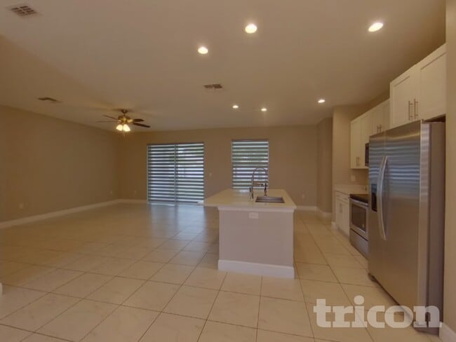 Photo - 2990 Galaxy St