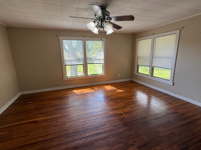 Photo - 609 Lane Dr