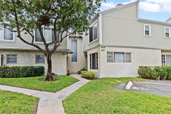 Photo - 8111 Lagos de Campo Blvd