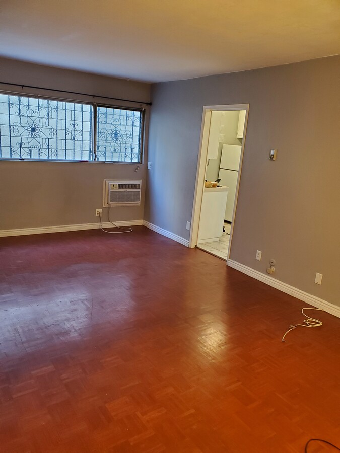 Photo - 425 S Kenmore Ave Condo Unit 114