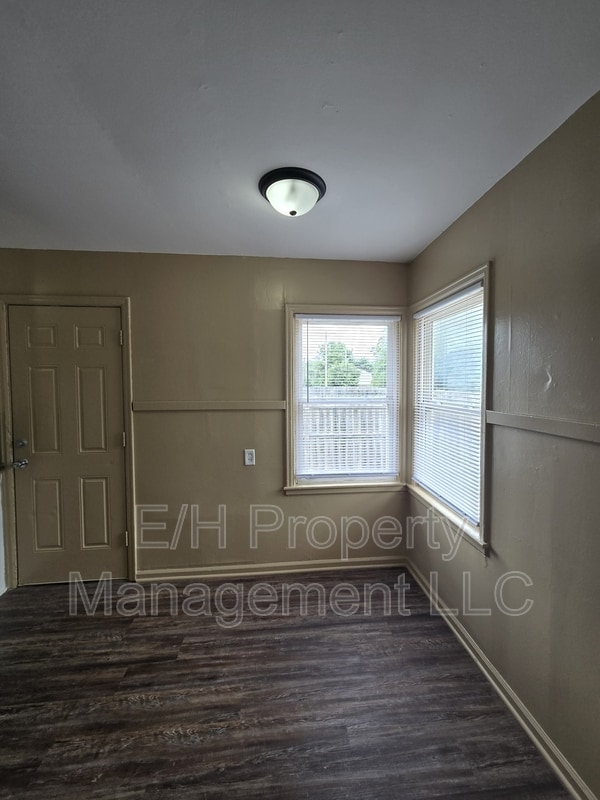Photo - 1952 S Hiram St