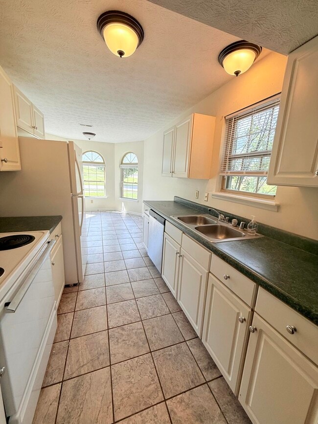 Photo - 200 Shamrock Ln