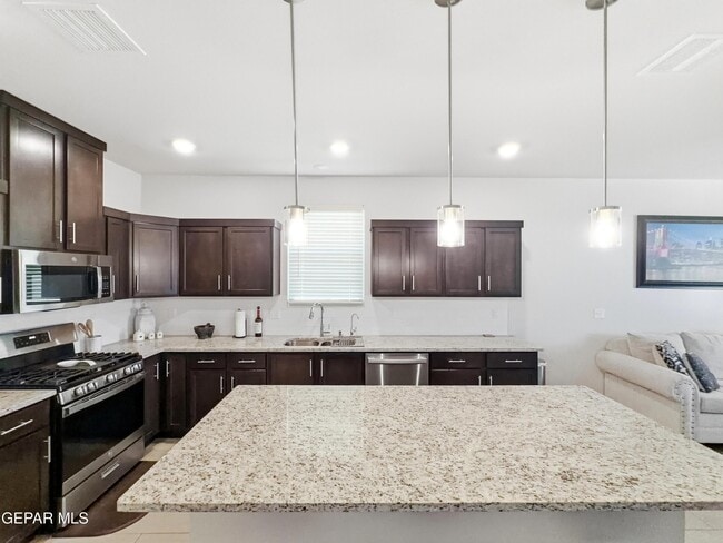 Photo - 1664 Sam Dominguez