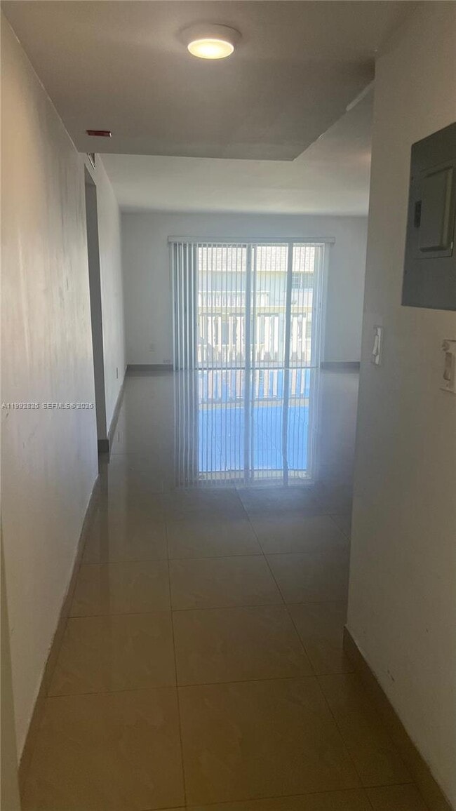 Photo - 15205 NE 6th Ave Unidad D301