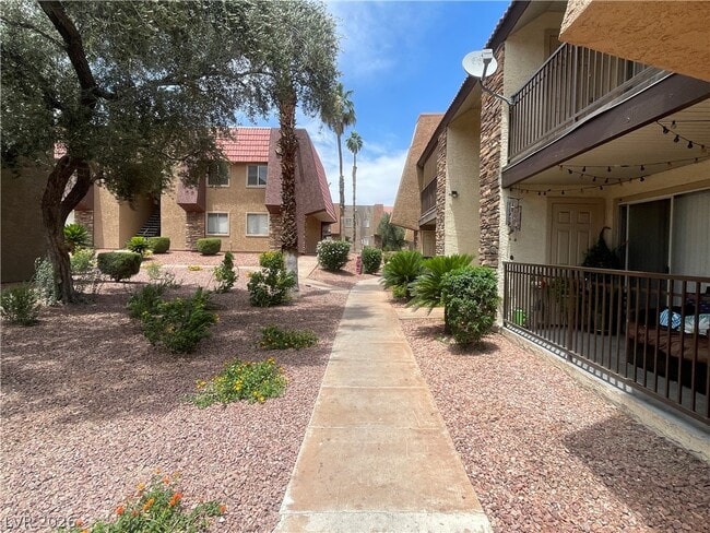 Building Photo - 5350 River Glen Dr Unit 302