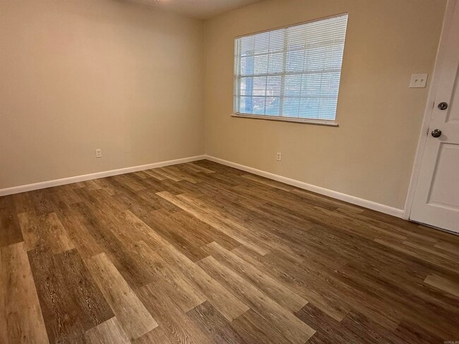 Photo - 9615 Comstock Rd