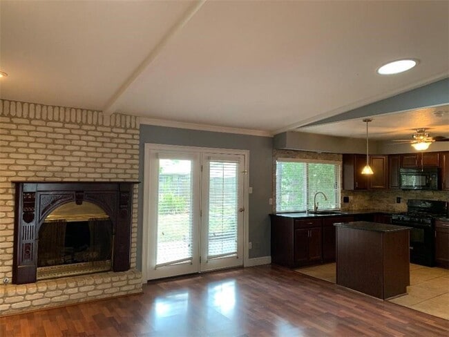 Photo - 201 Starbright Dr