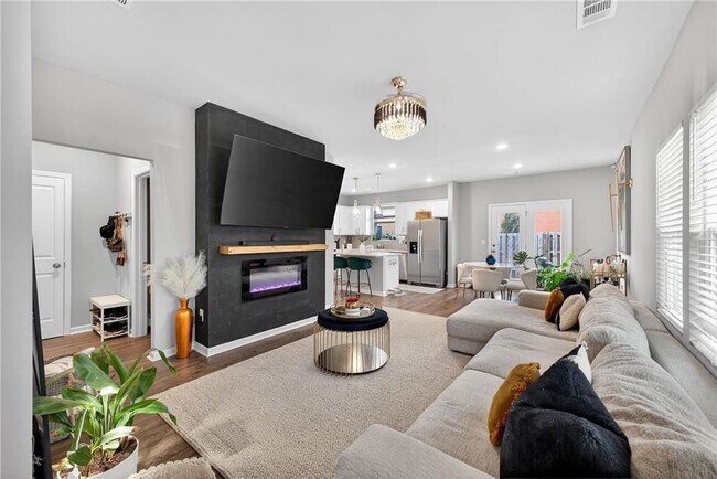 Photo - 1104 Elyse Ln