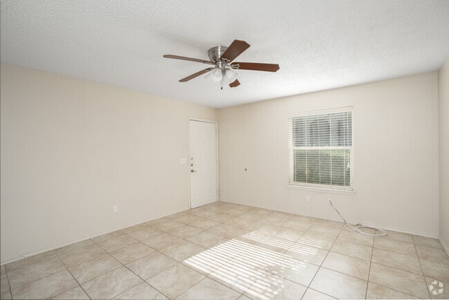 2BR, 1BA - 848SF - Living Area