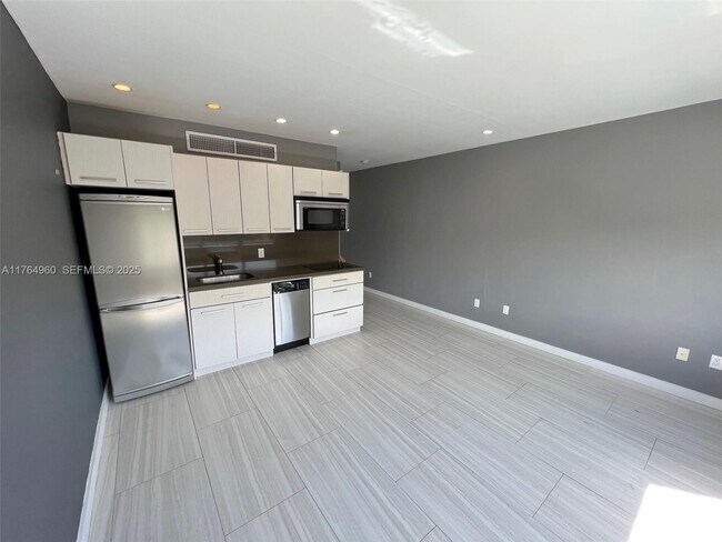 Building Photo - 641 Española Wy Unit 27