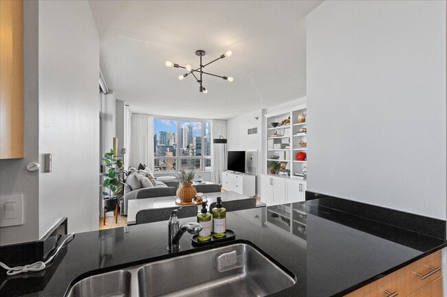 Photo - 330 W Grand Ave Unidad 1206