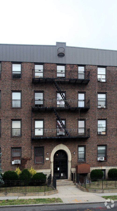 Photo - 119-51 Metropolitan Ave