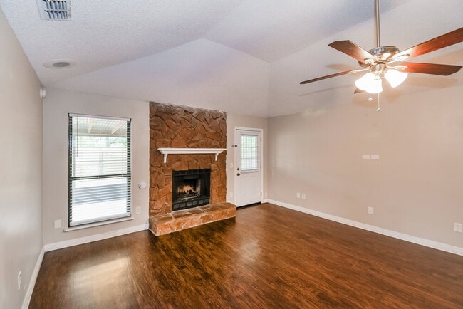 Photo - 8468 Hamden Rd