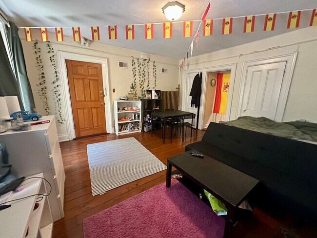 Charming Juneau Village Apartments!