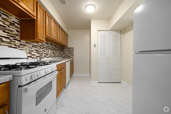 1BR, 1BA - Kitchen - Brooklawn Gardens