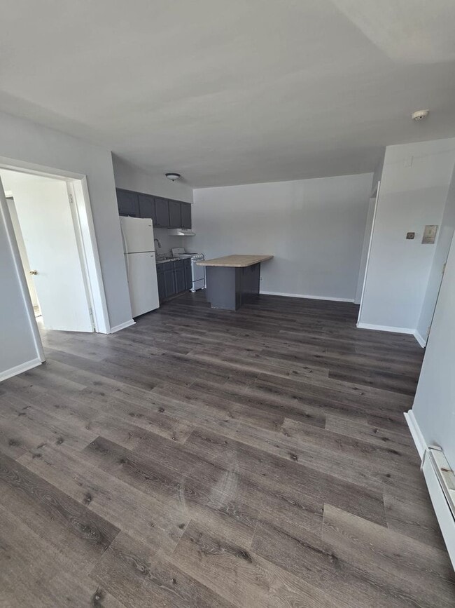 Building Photo - Colony Gardens Unit 16