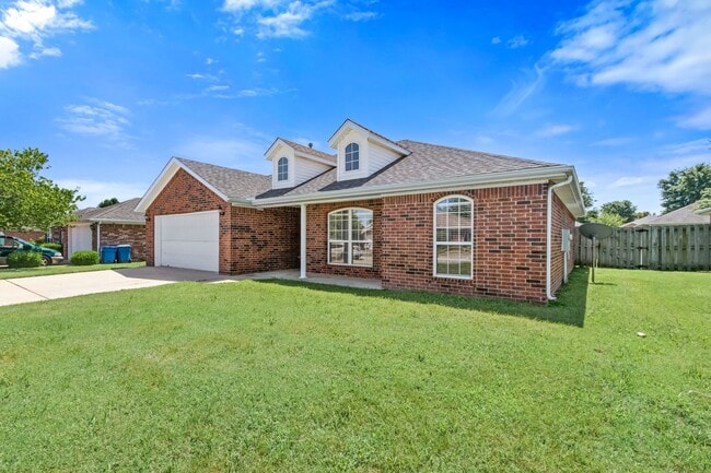 Photo - Great Location 3 Bedroom in Bentonville!