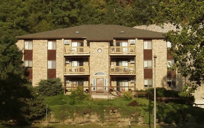 Building Photo - 1122 N Dubuque St Rental