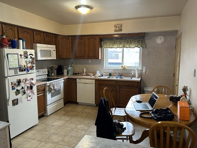 Photo - 3405 Ward St Unit 2 Bedroom