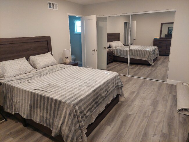 Photo - 1650 E 220th St