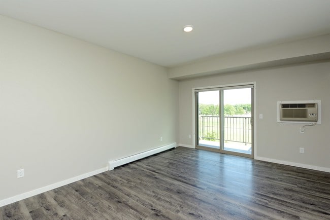 Photo - 304-15t 15th St N