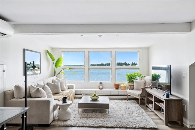 Photo - 38 E Genesee St