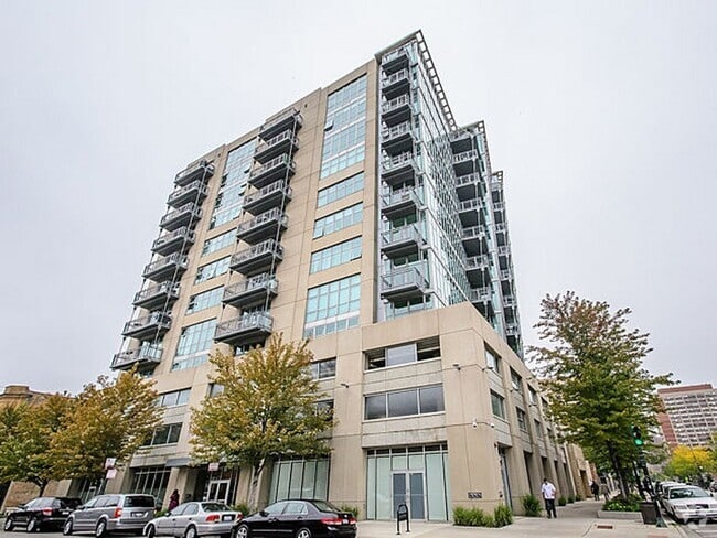 Building Photo - 1000 W Leland Ave Unit #  09C Rental