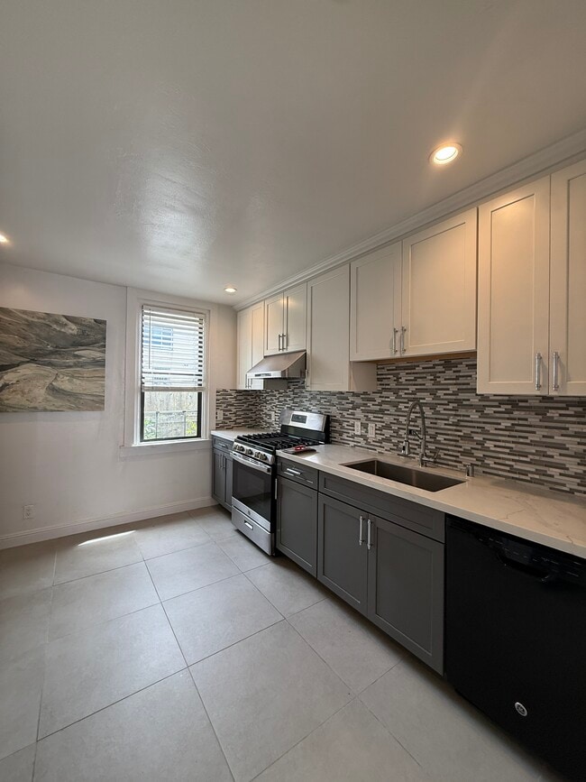 Photo - 419 Naples St