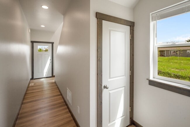 Photo - Pet Friendly! Gorgeous 3 Bedroom condo wit...