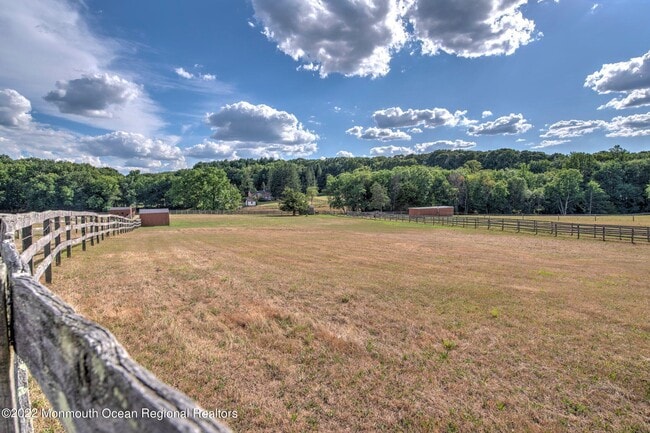 Photo - 284 Millstone Rd
