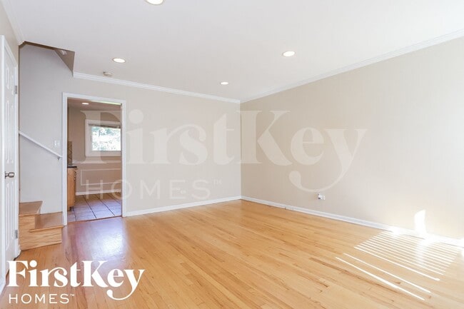 Photo - 122 E Lincoln Ave