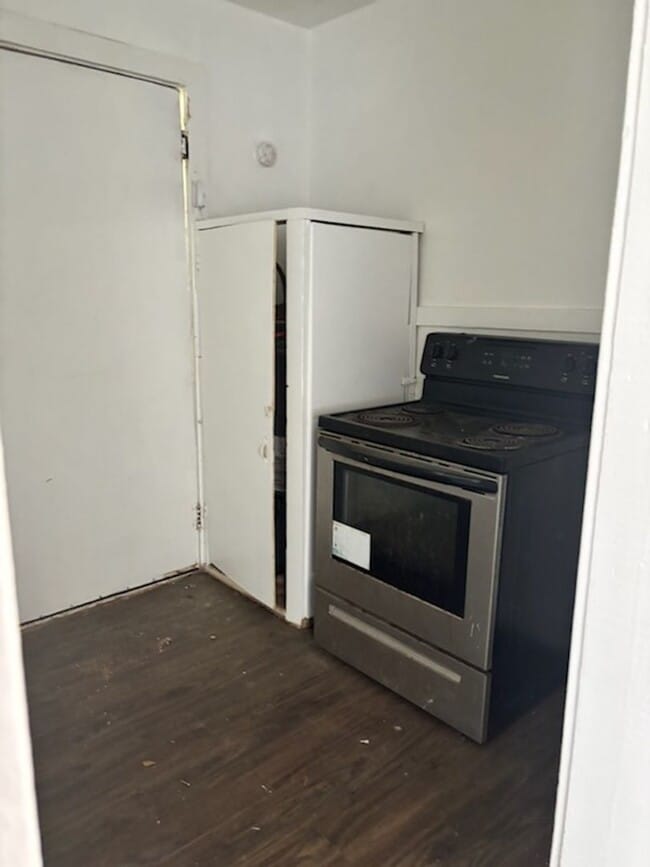 Photo - 320 Heloise St