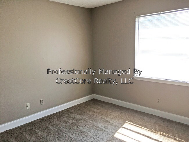 Photo - 2105 St John Ave