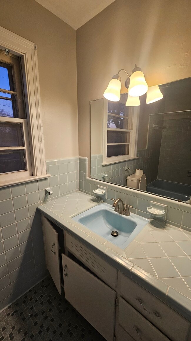 Photo - 202 N Caswell St