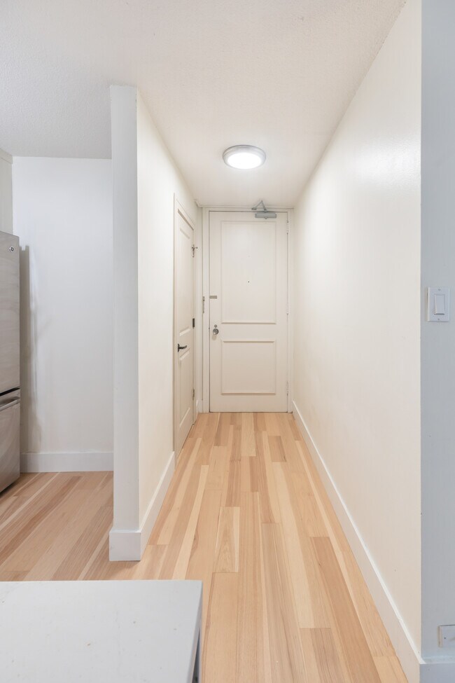 Photo - 1339 N Dearborn 2B