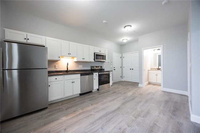 Building Photo - 6899 Post Rd Unit 304