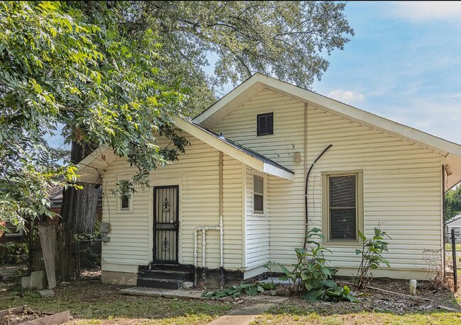 Photo - 666 E Gage Ave