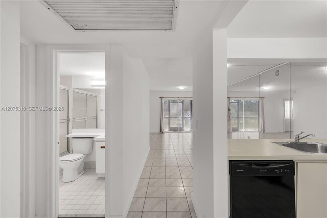426 NE 210th Cir Terrace Unidad 103-2