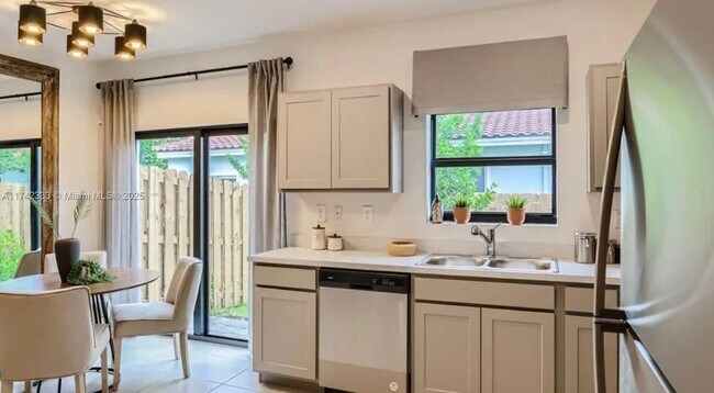 Photo - 322 NE 1st Ave