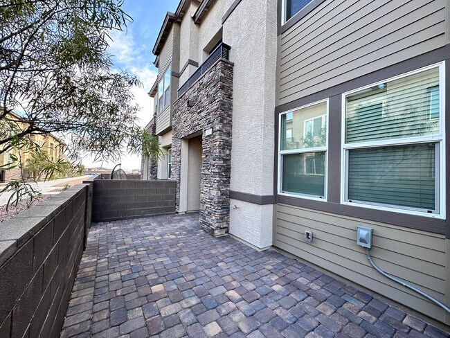 329 Laurel Peak Dr