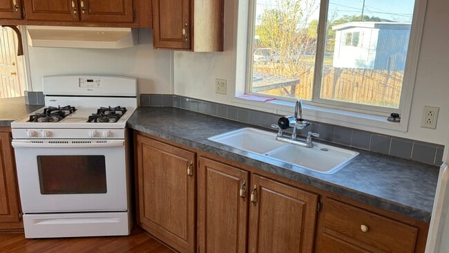 Photo - 2390 Poole Way