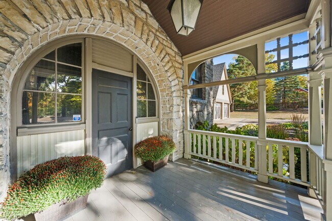 Photo - 161 Union St N