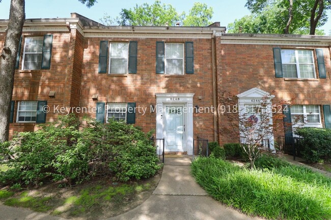 Building Photo - Beautiful South Tulsa 2 bedroom 1.5 Bath Condo! Available Now!