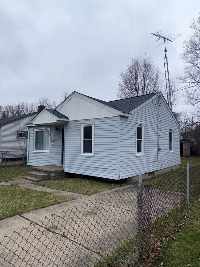 Photo - 246 E York Ave