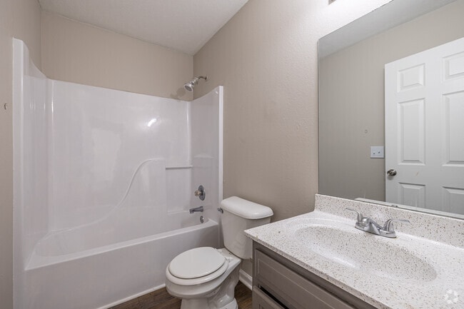 2BR, 1BA - 977SF - Bathroom
